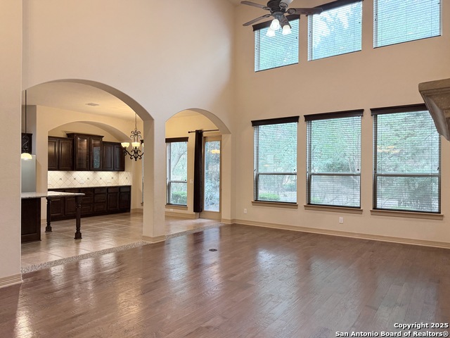 Listing photo id 6 for 4419 Tapia  