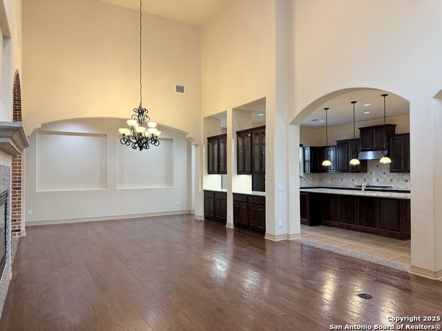 Listing photo id 7 for 4419 Tapia  