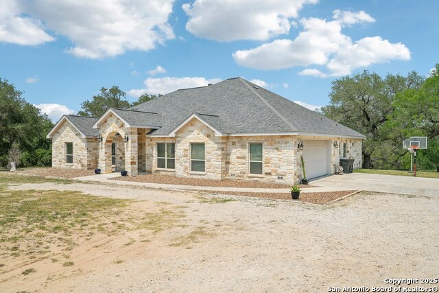 Listing photo id 14 for 346 Broken Arrow