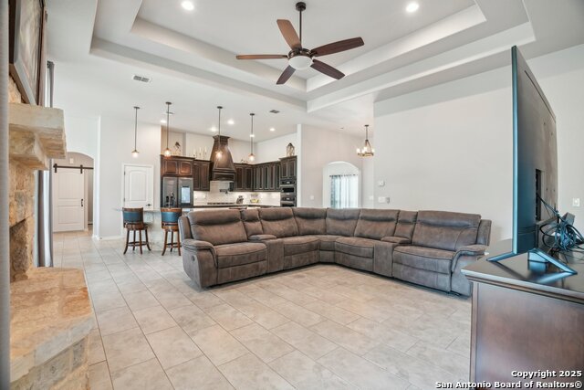 Listing photo id 18 for 346 Broken Arrow