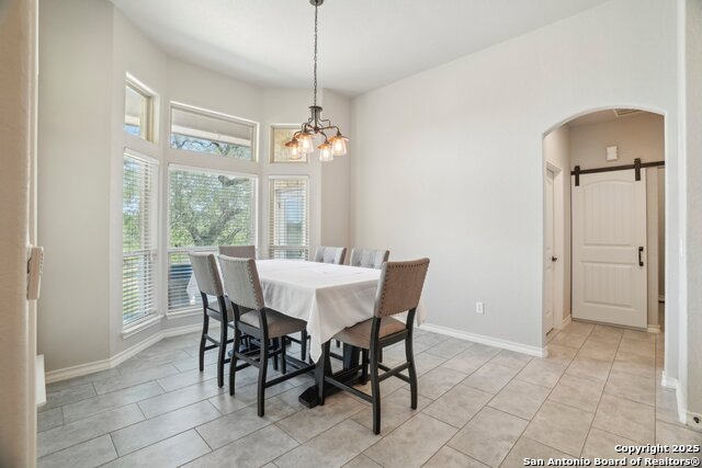 Listing photo id 21 for 346 Broken Arrow
