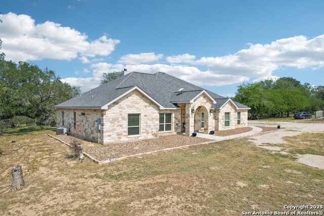 Listing photo id 1 for 346 Broken Arrow