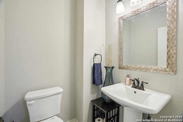 Listing photo id 40 for 346 Broken Arrow