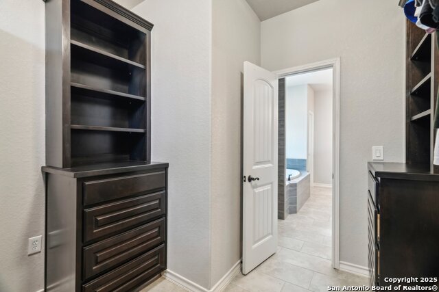 Listing photo id 56 for 346 Broken Arrow