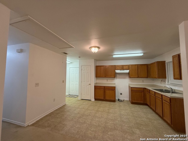 Listing photo id 8 for 902 Saint Mary