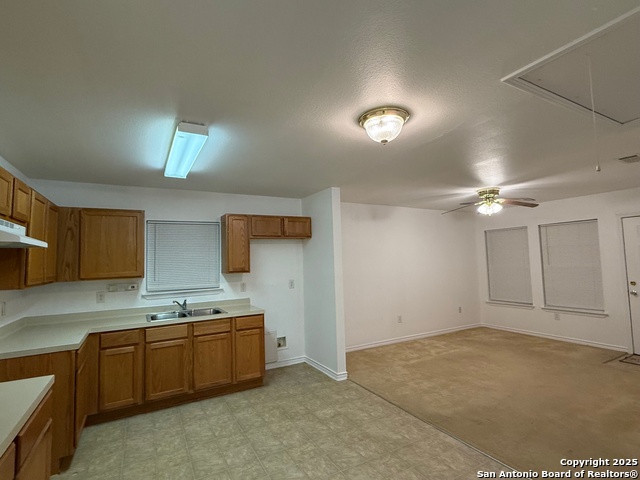 Listing photo id 5 for 902 Saint Mary