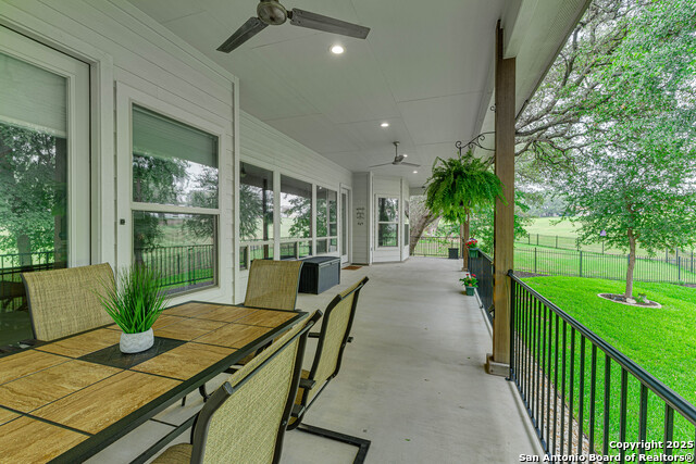 Listing photo id 15 for 3935 Outpost