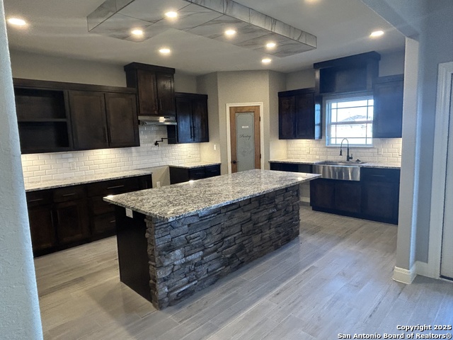 Image 7 of 26 For 108 Estates Dr