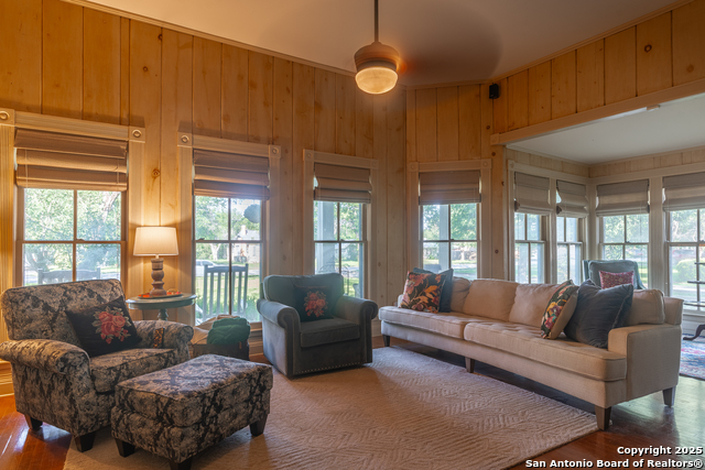 Image 10 of 37 For 529 High N