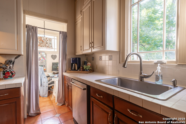 Image 17 of 37 For 529 High N