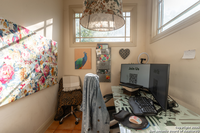 Image 28 of 37 For 529 High N