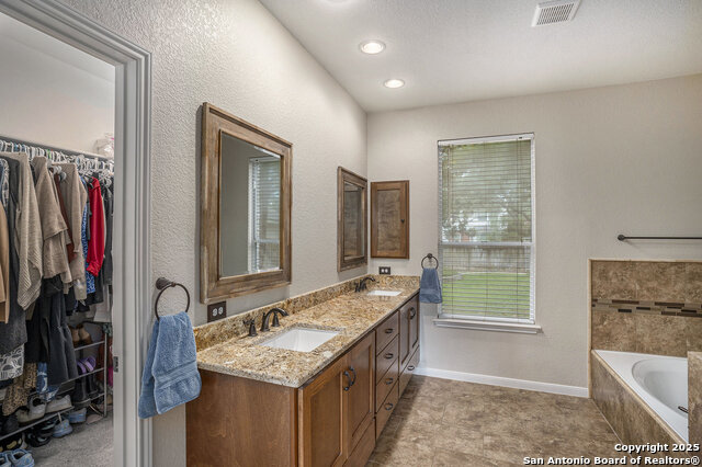 Image 21 of 32 For 13815 Shavano Ridge