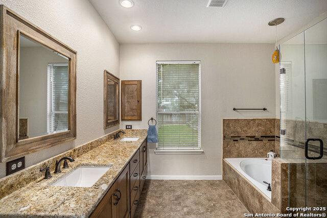 Image 22 of 32 For 13815 Shavano Ridge