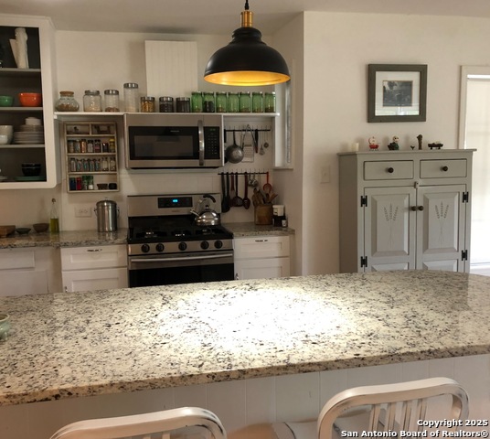 Listing photo id 10 for 345 Westminster