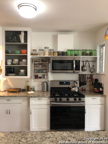 Listing photo id 11 for 345 Westminster