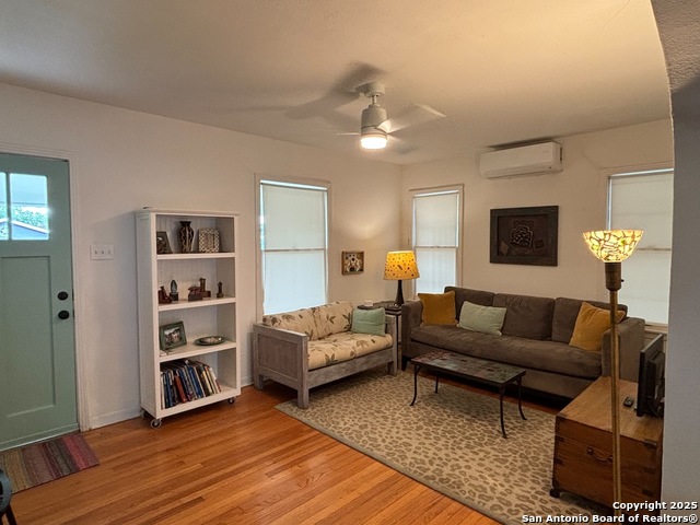 Listing photo id 5 for 345 Westminster