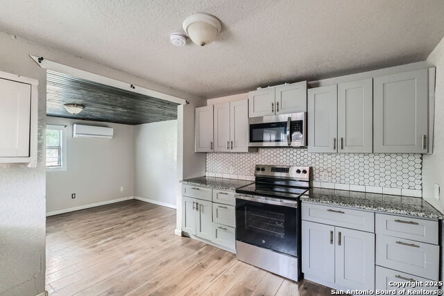 Listing photo id 8 for 1022 Vickers Ave