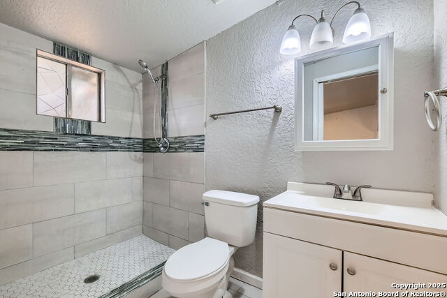 Listing photo id 12 for 1022 Vickers Ave