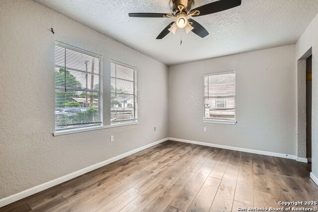 Listing photo id 16 for 1022 Vickers Ave