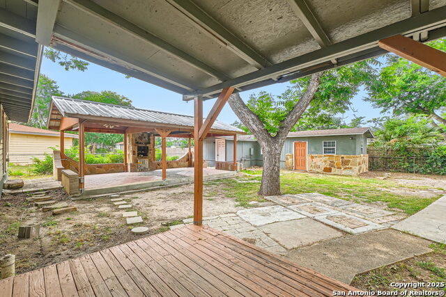Listing photo id 24 for 1022 Vickers Ave