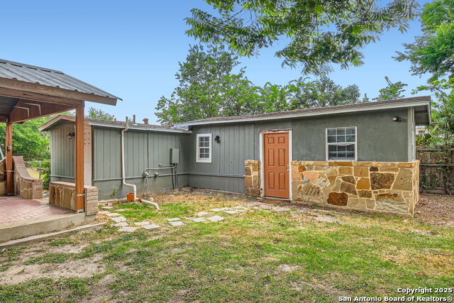 Listing photo id 26 for 1022 Vickers Ave