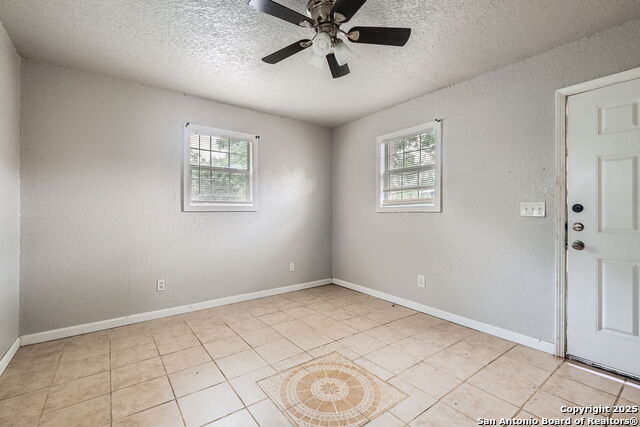 Listing photo id 3 for 1022 Vickers Ave