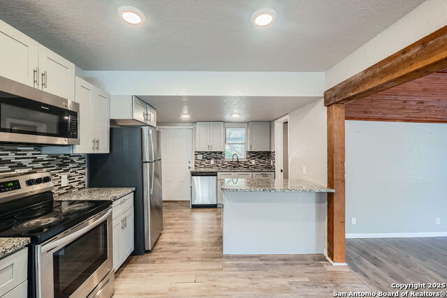 Listing photo id 4 for 1022 Vickers Ave