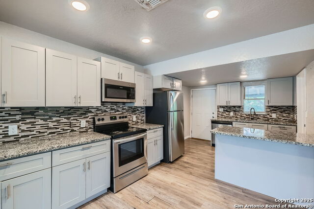 Listing photo id 6 for 1022 Vickers Ave