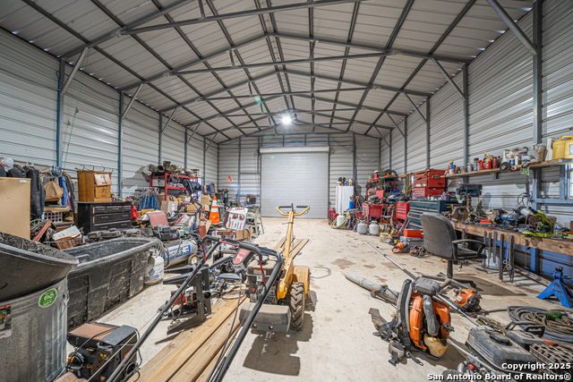 Listing photo id 7 for 3575 Baker  