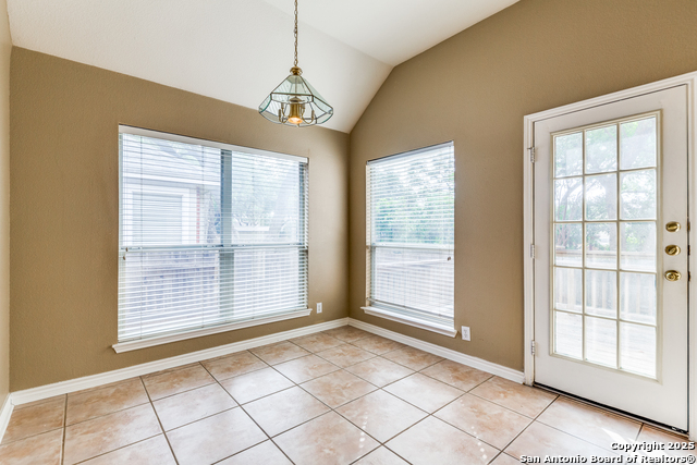 Listing photo id 11 for 1822 Archers Bow