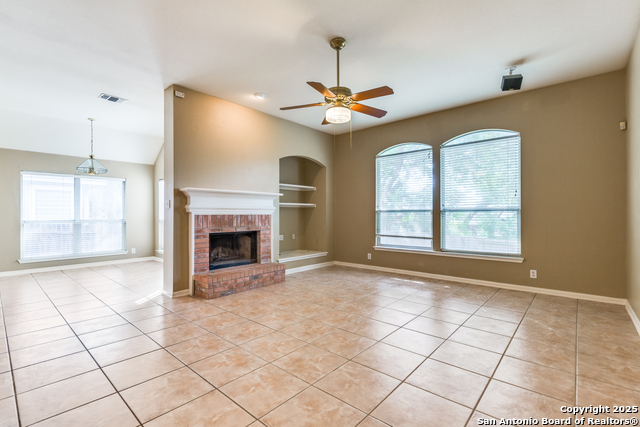 Listing photo id 4 for 1822 Archers Bow
