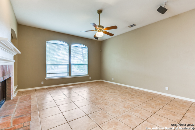 Listing photo id 5 for 1822 Archers Bow