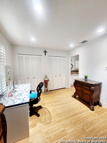 Listing photo id 11 for 6602 Peachtree