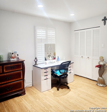 Listing photo id 14 for 6602 Peachtree