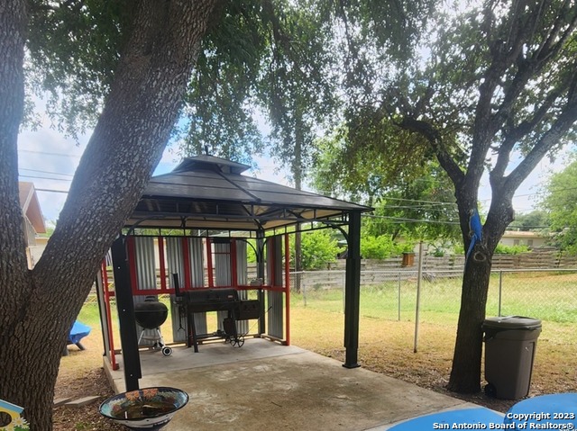 Listing photo id 24 for 6602 Peachtree