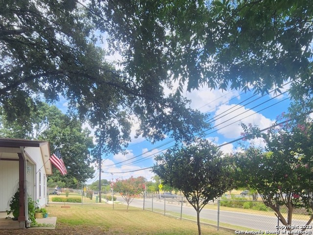 Listing photo id 26 for 6602 Peachtree