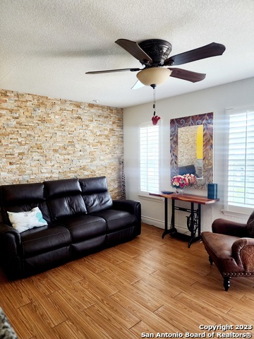 Listing photo id 2 for 6602 Peachtree