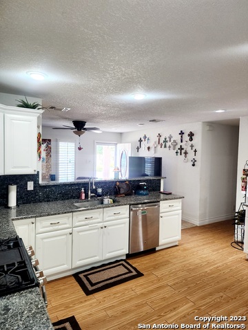 Listing photo id 4 for 6602 Peachtree