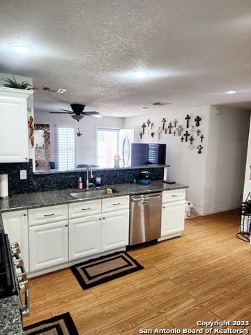 Listing photo id 5 for 6602 Peachtree