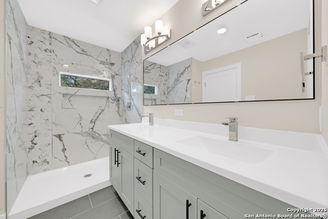 Listing photo id 12 for 11710 Vance Jackson Rd 702