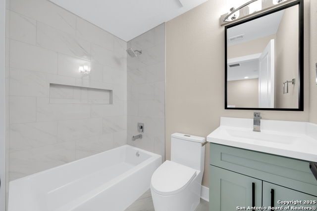 Listing photo id 16 for 11710 Vance Jackson Rd 702