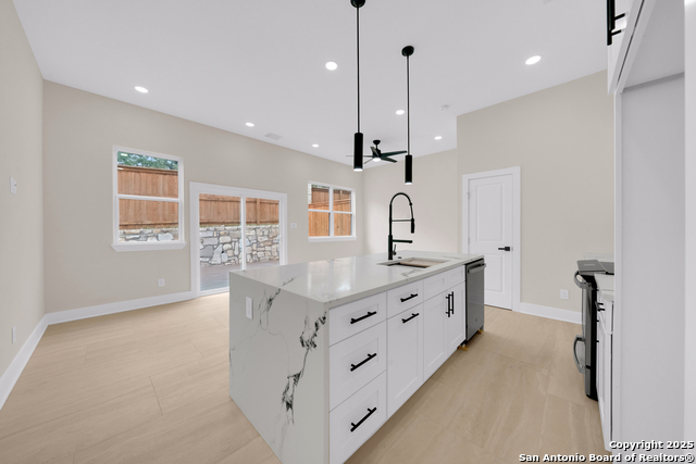 Listing photo id 0 for 11710 Vance Jackson Rd 702