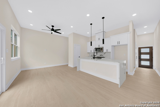 Listing photo id 3 for 11710 Vance Jackson Rd 702