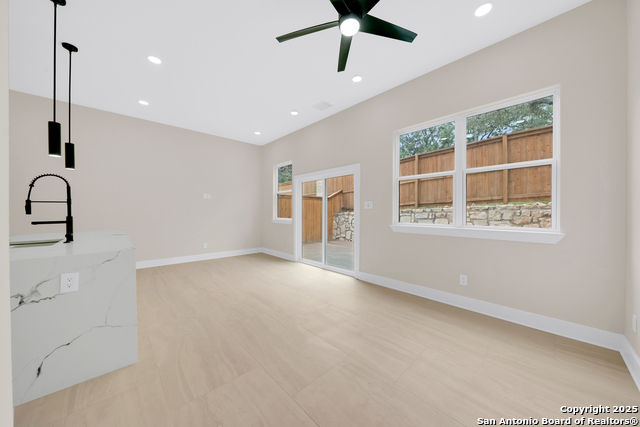 Listing photo id 5 for 11710 Vance Jackson Rd 702