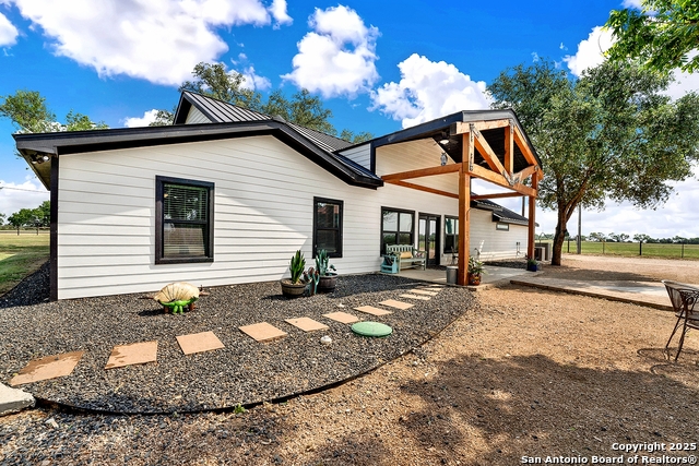 Listing photo id 20 for 1591 Leissner School