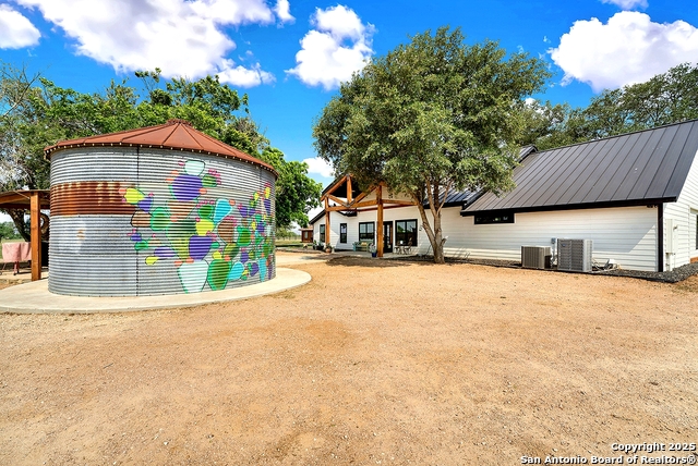 Listing photo id 23 for 1591 Leissner School