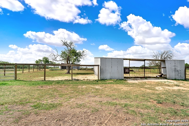 Listing photo id 90 for 1591 Leissner School