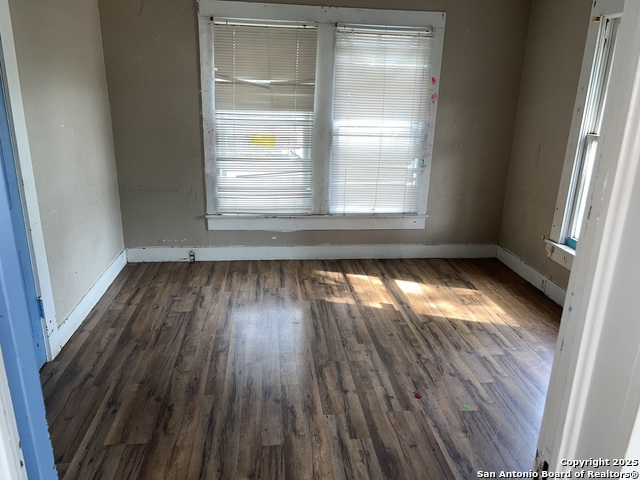 Listing photo id 10 for 822 High N 