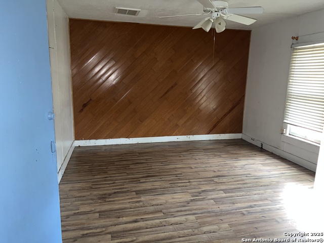 Listing photo id 11 for 822 High N 
