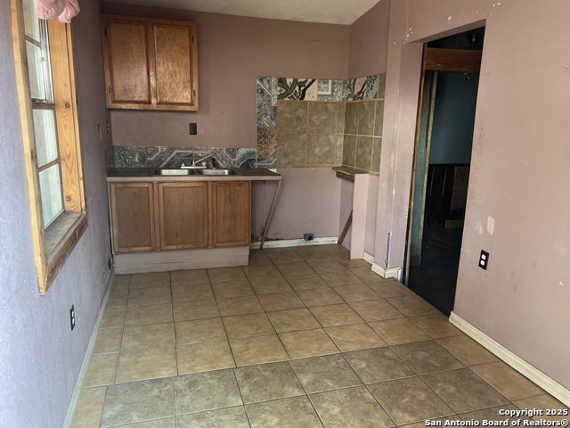 Listing photo id 2 for 822 High N 